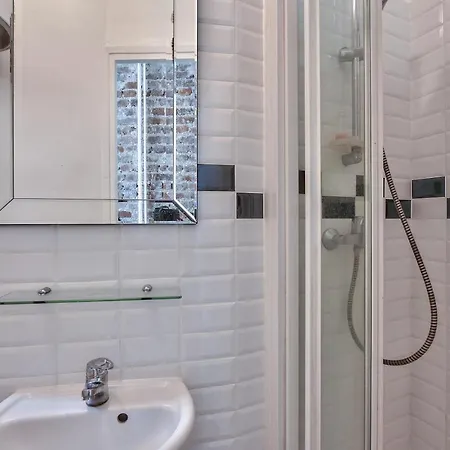 Beautiful 23m² With A Balcony! Comfortable And Bright. Parigi